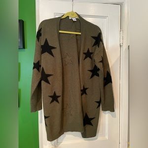 Magaschoni 100% cashmere sweater. Olive green and black stars. Large.